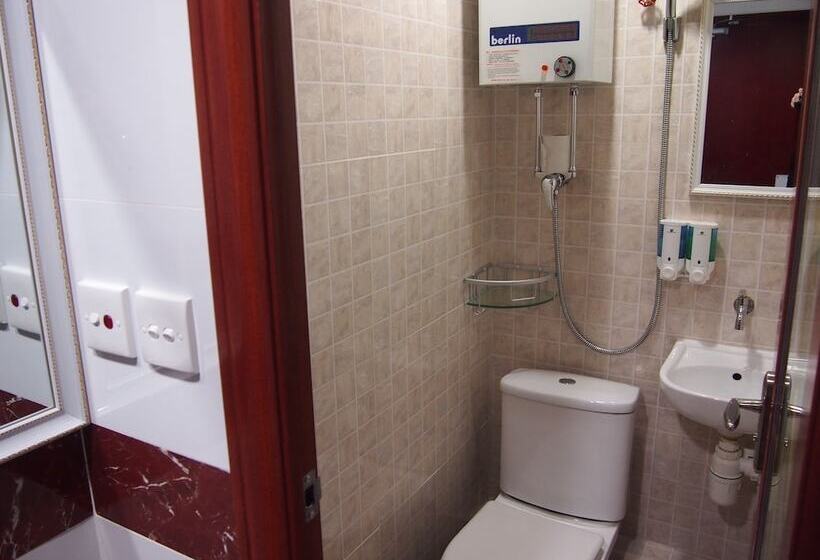 اتاق استاندارد سه نفره, Delta Lounge