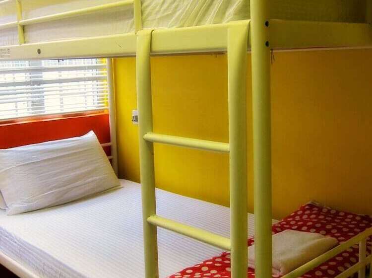 تختخواب در اتاق مشترک, Delta Lounge