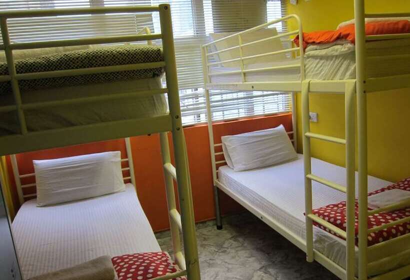 تختخواب در اتاق مشترک, Delta Lounge