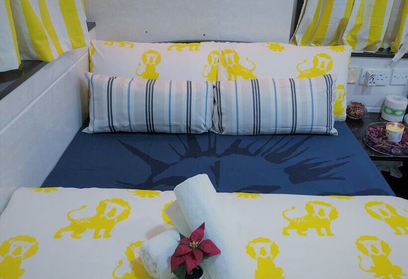 اتاق خانوادگی, Delta Lounge