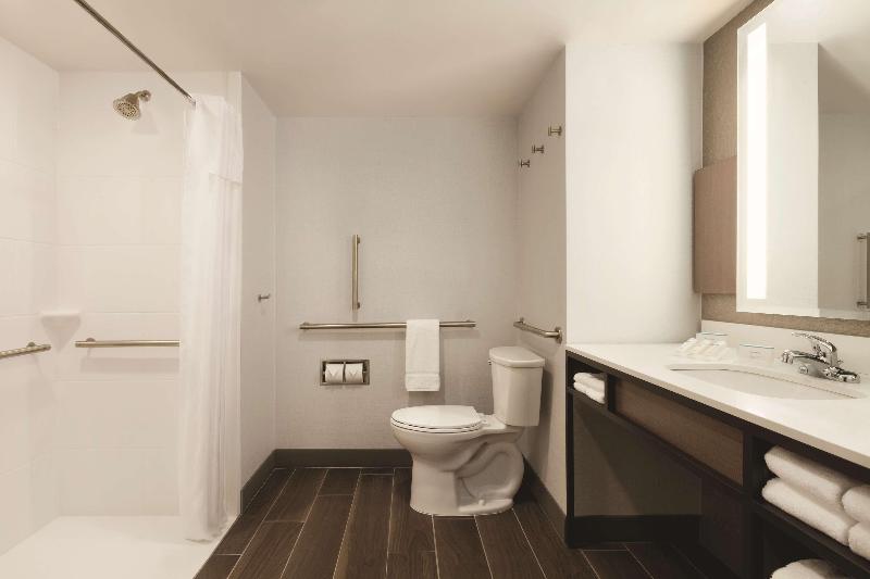 اتاق استاندارد سه نفره, Delta Lounge