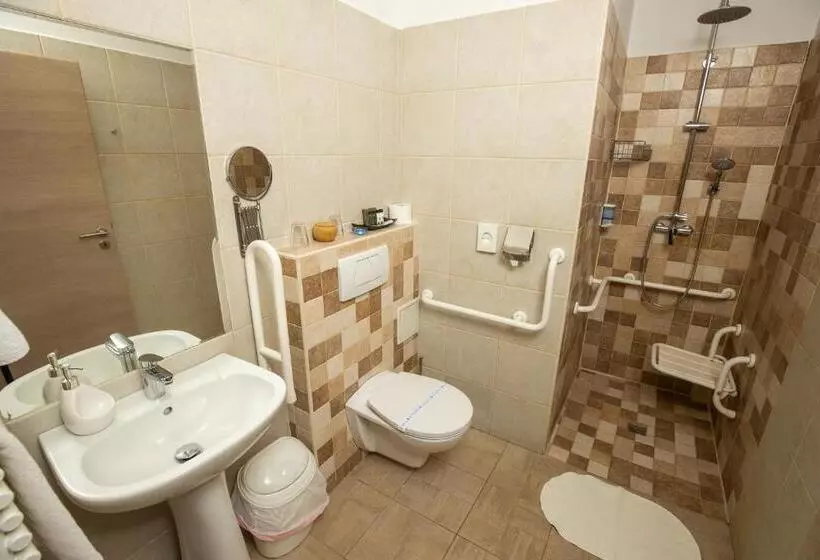 Standardzimmer, Dóm