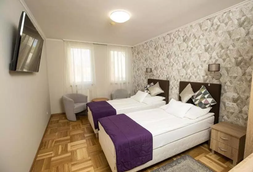 Standardzimmer, Dóm