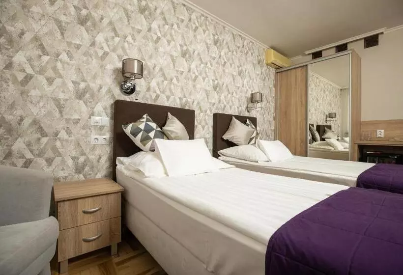 Standardzimmer, Dóm