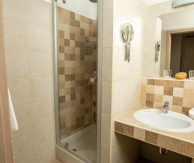Standardzimmer, Dóm