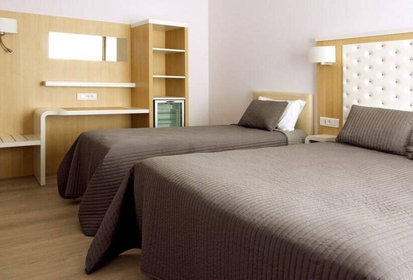 Номер Стандарт Трехместный, Hôtel Côté Ventoux