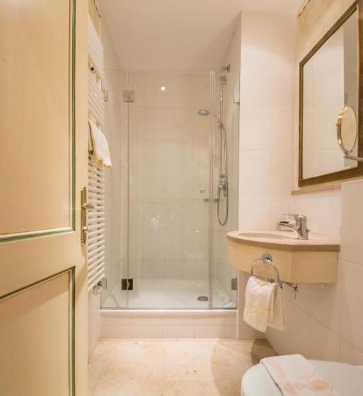 חדר קומפורט, Post Murnau