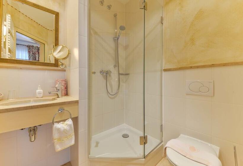 חדר קומפורט יחיד, Post Murnau