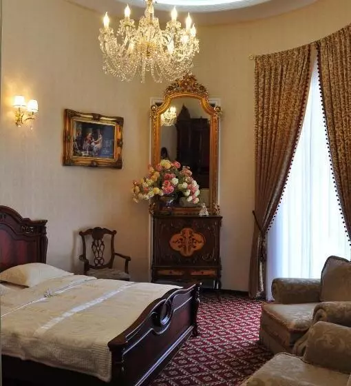 سوئیت با بالکن, Queen Valery