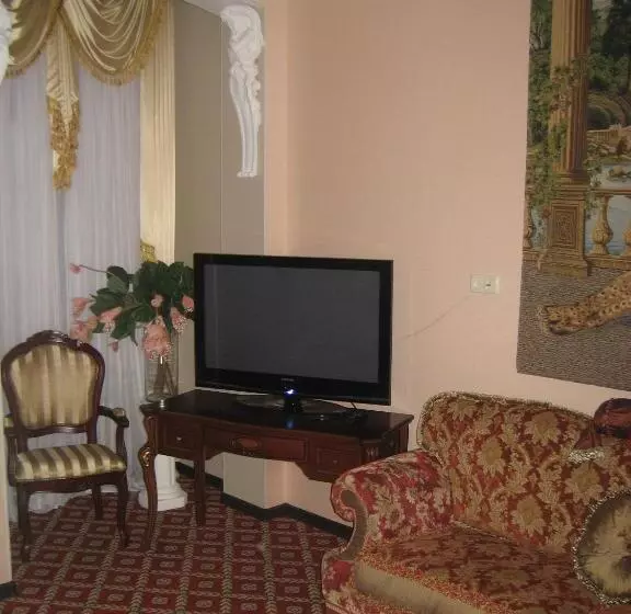 اتاق خانوادگی, Queen Valery