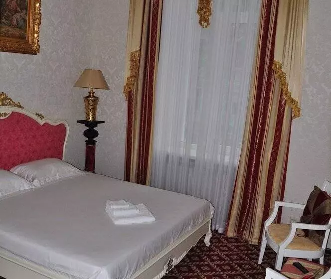 اتاق سوپریور, Queen Valery
