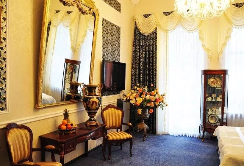 Suite with Terrace, Queen Valery