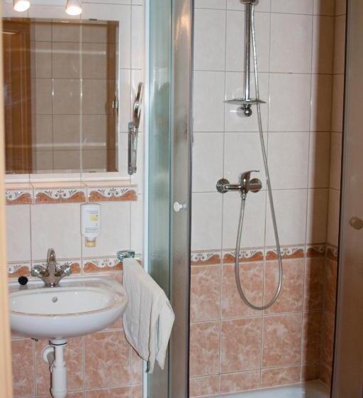 标准三人间, Resort Stein