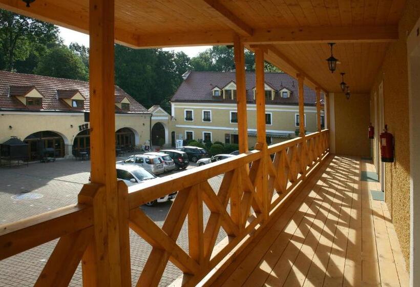 高级三人间, Resort Stein