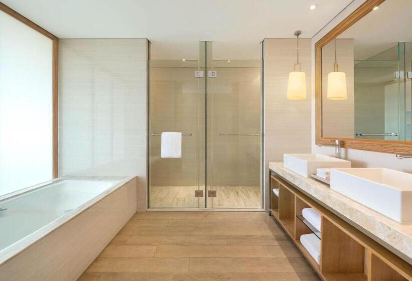 Люкс Семейный 2 Спальни, Sheraton Sanya Haitang Bay Resort