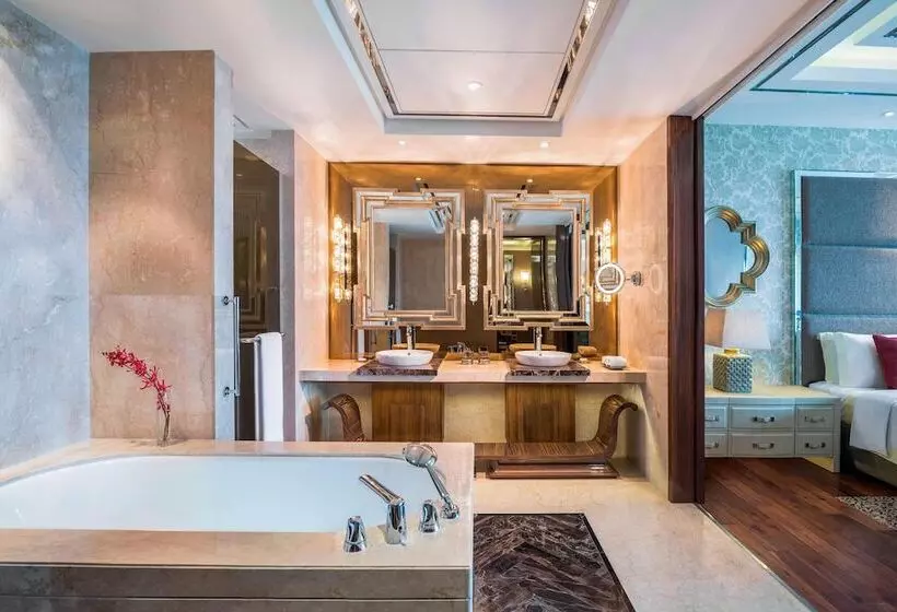 سوئیت با تخت بزرگ, The St. Regis Mumbai