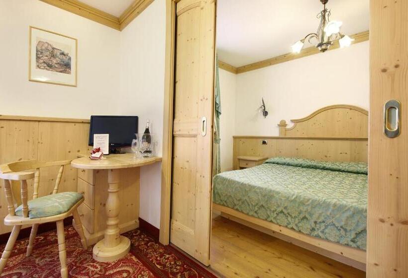 חדר סטנדרט לשלושה, Touring