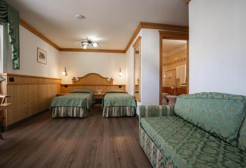 חדר סטנדרט לשלושה, Touring