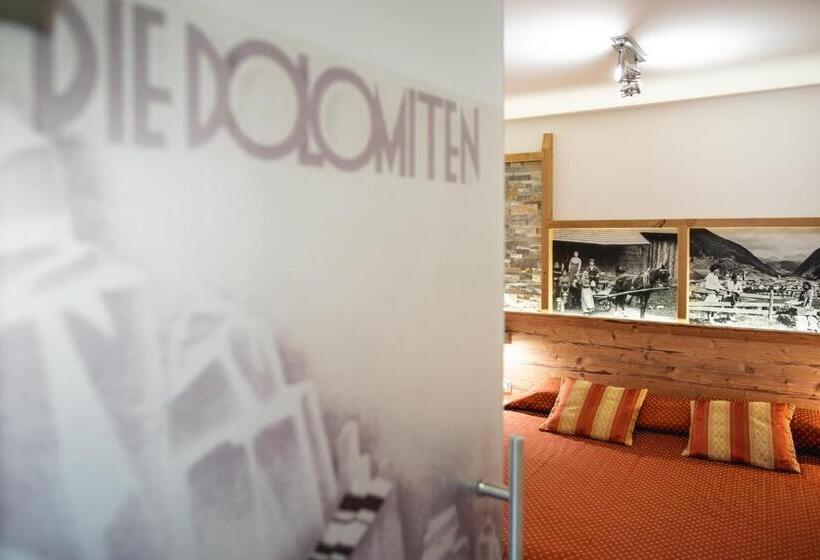 חדר סטנדרט לשלושה, Touring