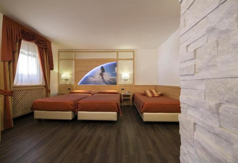 חדר סטנדרט לארבעה, Touring