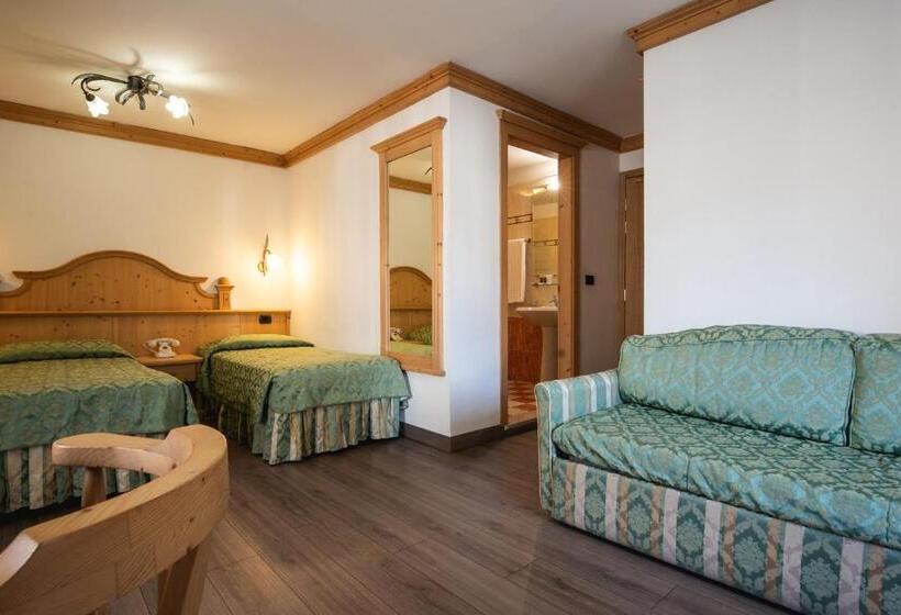 חדר סטנדרט לארבעה, Touring