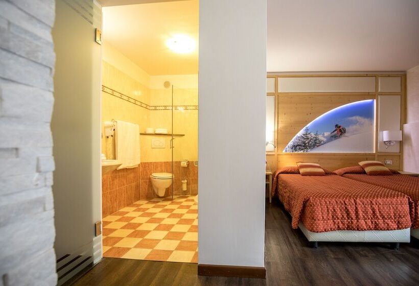 חדר סטנדרט לארבעה, Touring