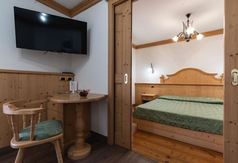 חדר סטנדרט, Touring