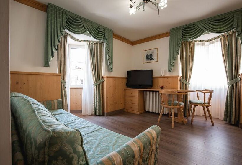 חדר סטנדרט לשלושה, Touring