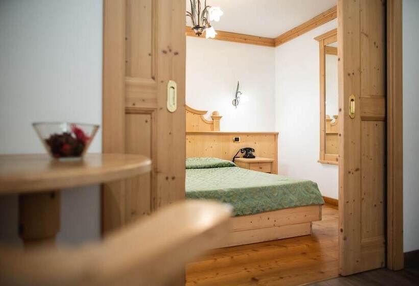 חדר סטנדרט לשלושה, Touring