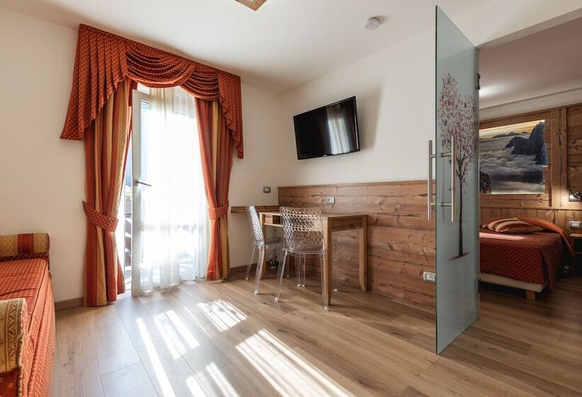 חדר סטנדרט לארבעה, Touring