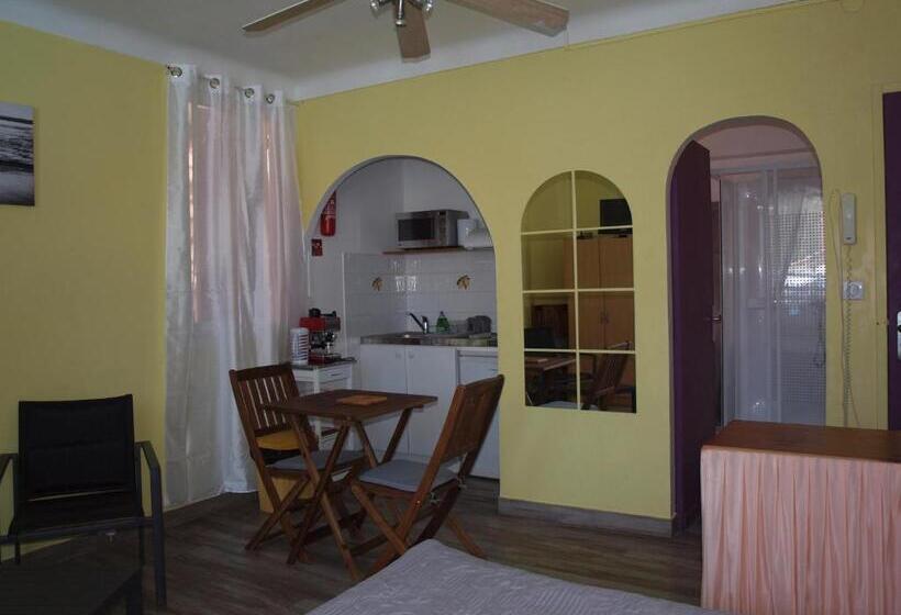 استودیوی استاندارد, Hôtel Restaurant   Villa Les Sirènes