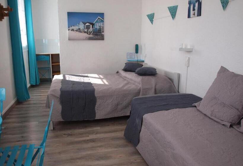 اتاق ساده سه‌ نفره, Hôtel Restaurant   Villa Les Sirènes