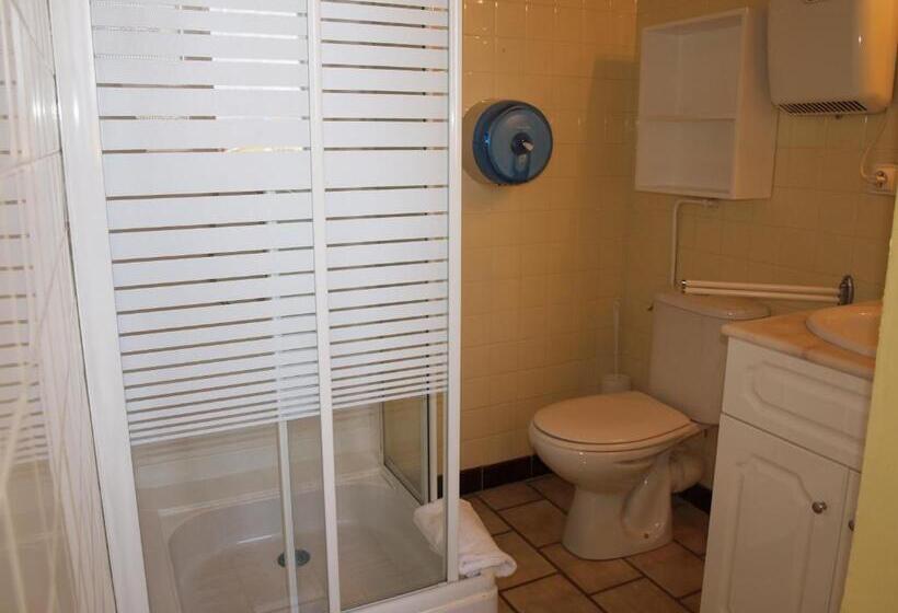 اتاق ساده سه‌ نفره, Hôtel Restaurant   Villa Les Sirènes