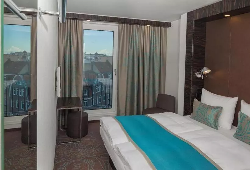 キングサイズベッドのスタンダードルーム, Motel One Rostock