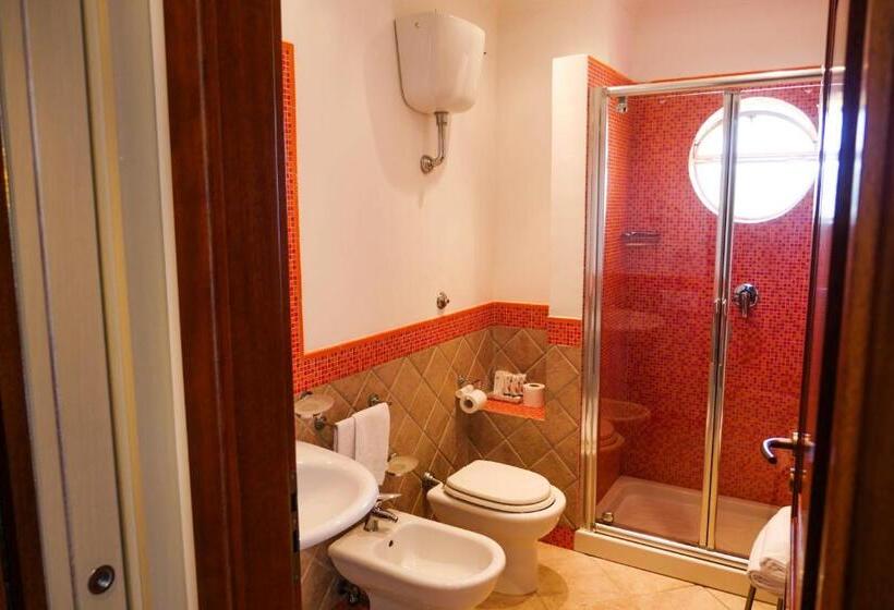 اتاق استاندارد سه تخته با چشمانداز باغ, Villa Ceselle