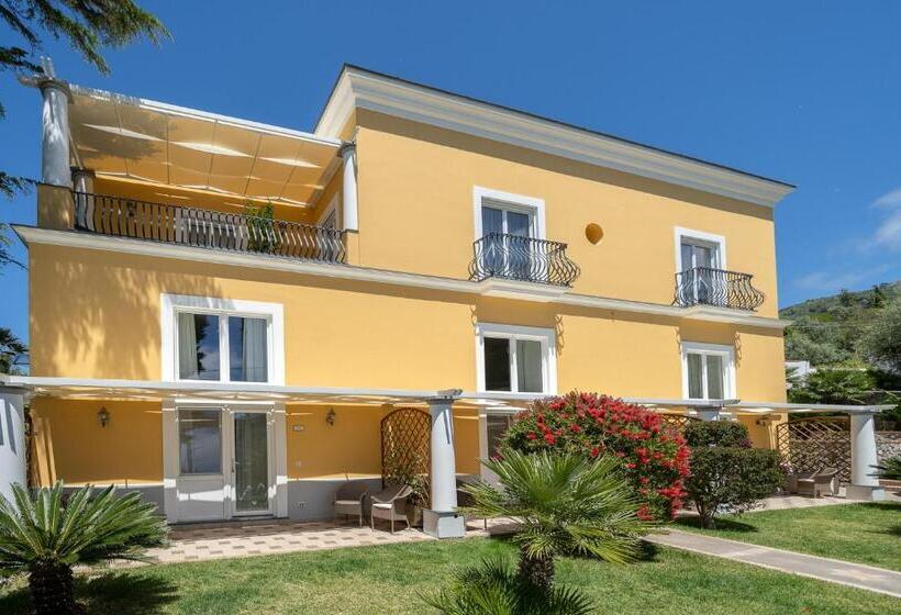 اتاق استاندارد سه تخته با چشم‌انداز باغ, Villa Ceselle