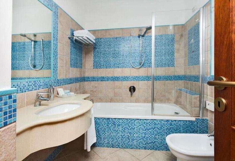 اتاق استاندارد سه تخته با چشمانداز باغ, Villa Ceselle