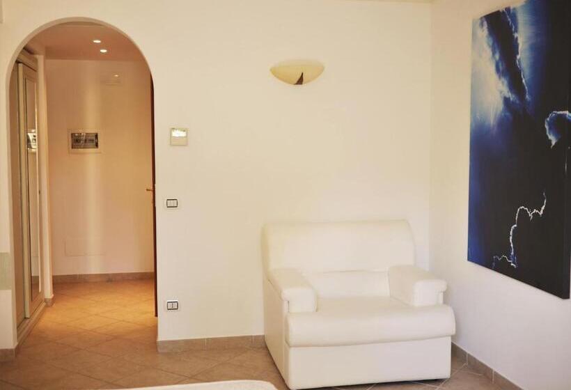 اتاق استاندارد سه تخته با چشمانداز باغ, Villa Ceselle