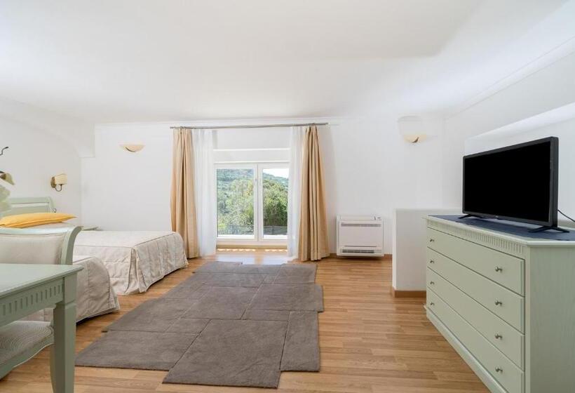 سوییت جونیور با چشمانداز جانبی دریا, Villa Ceselle