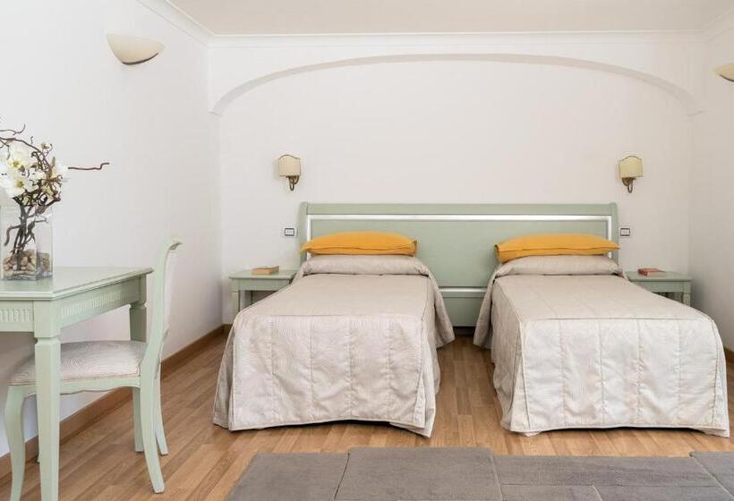 سوییت جونیور با چشمانداز جانبی دریا, Villa Ceselle