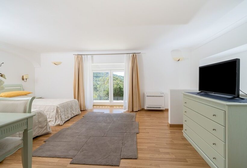 سوییت جونیور با چشمانداز جانبی دریا, Villa Ceselle