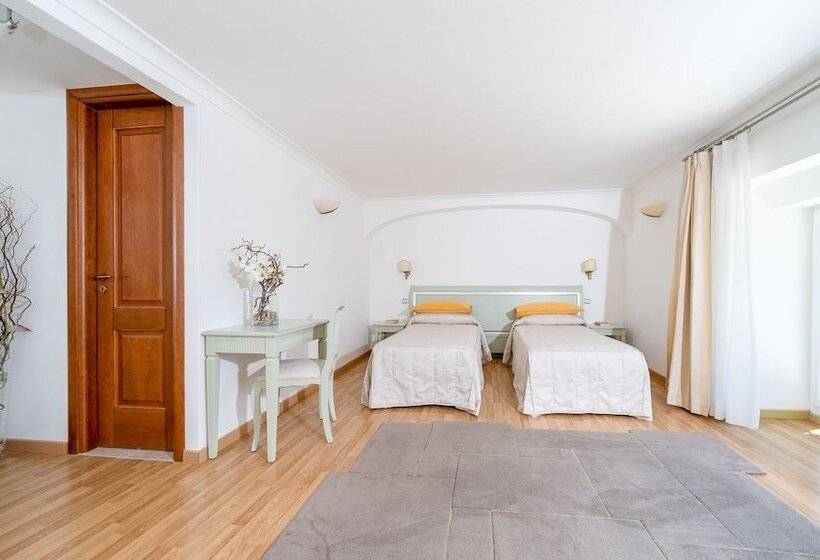 سوییت جونیور با چشمانداز جانبی دریا, Villa Ceselle