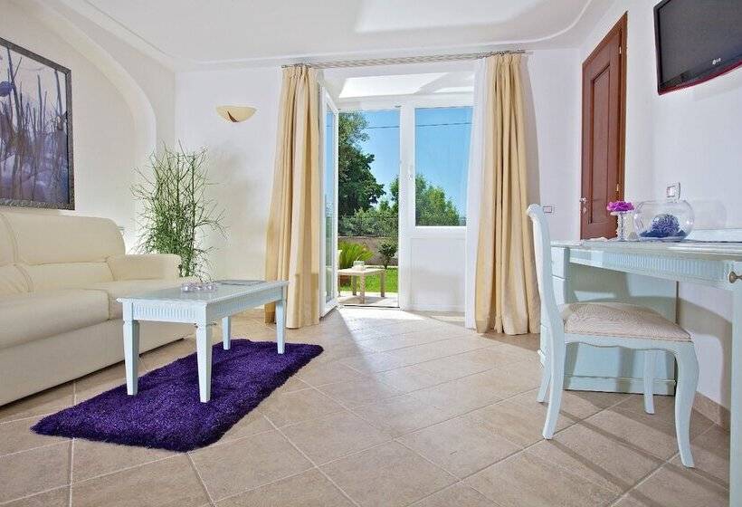 سوییت جونیور با چشمانداز جانبی دریا, Villa Ceselle