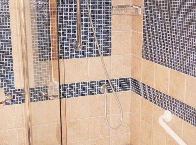 اتاق استاندارد سه تخته با چشمانداز باغ, Villa Ceselle