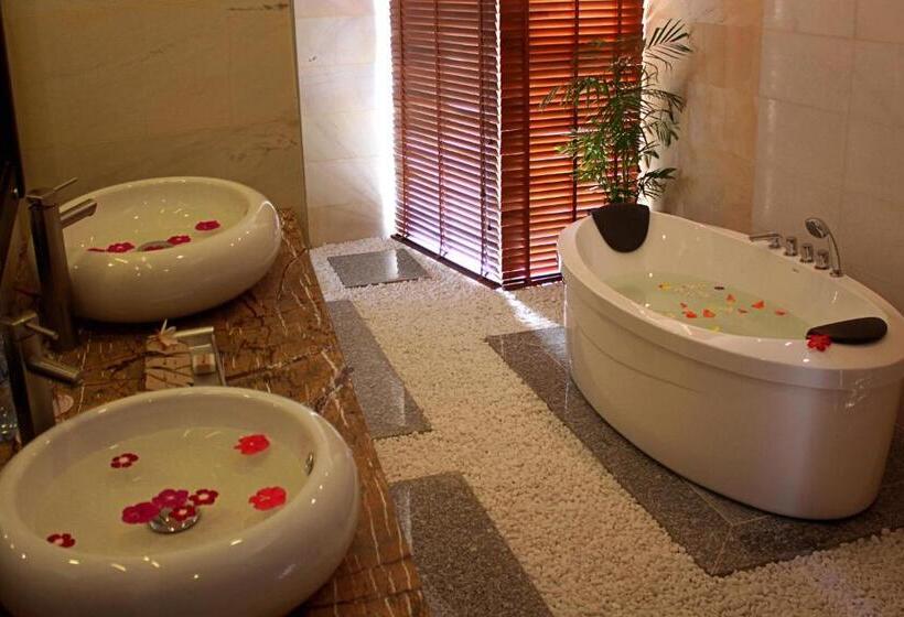 اتاق پریمیوم با چشمانداز باغ, Villa Del Sol Beach Resort & Spa