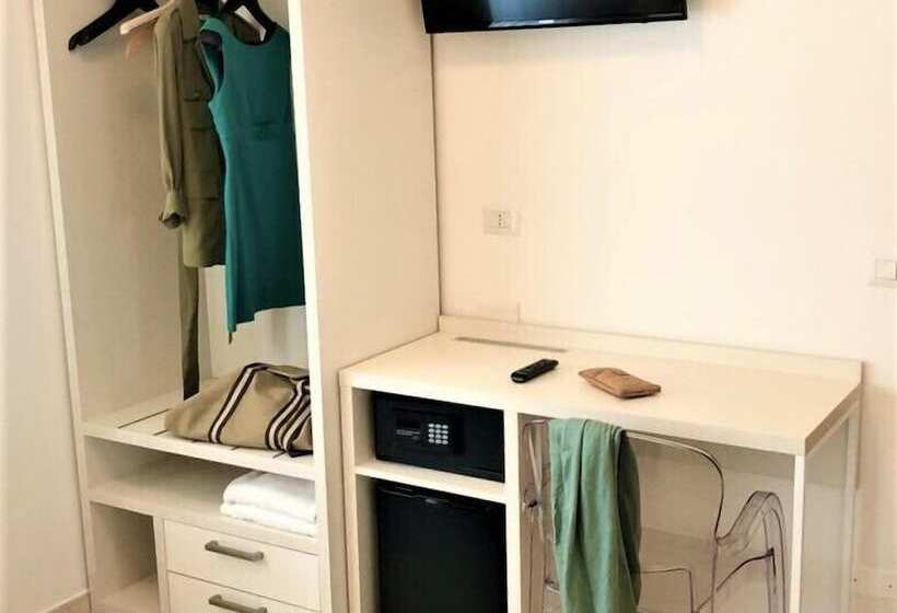 غرفة كلاسيكية مطلّة علي البحر, Villa Eleonora