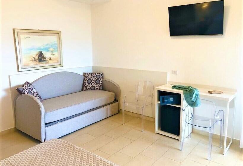 غرفة ديلوكس ثلاثية مطلة على البحر, Villa Eleonora