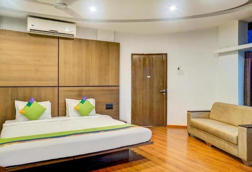 جناح إدارى, Shivas Inn