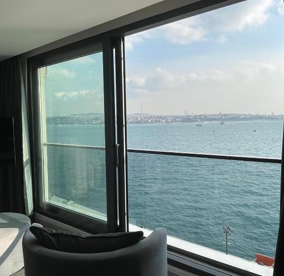 اتاق لوکس با چشم‌انداز دریا, Pera Bosphorus