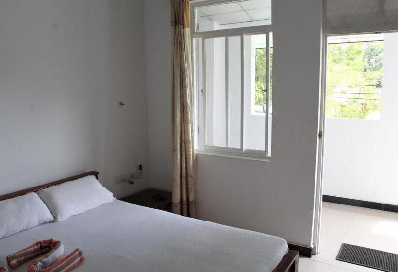 غرفة ديلوكس رباعية, The Sisara